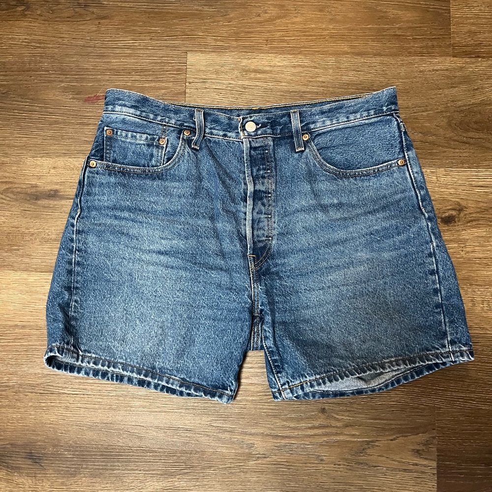 LEVIS W 33 6” inseam Jean Shorts